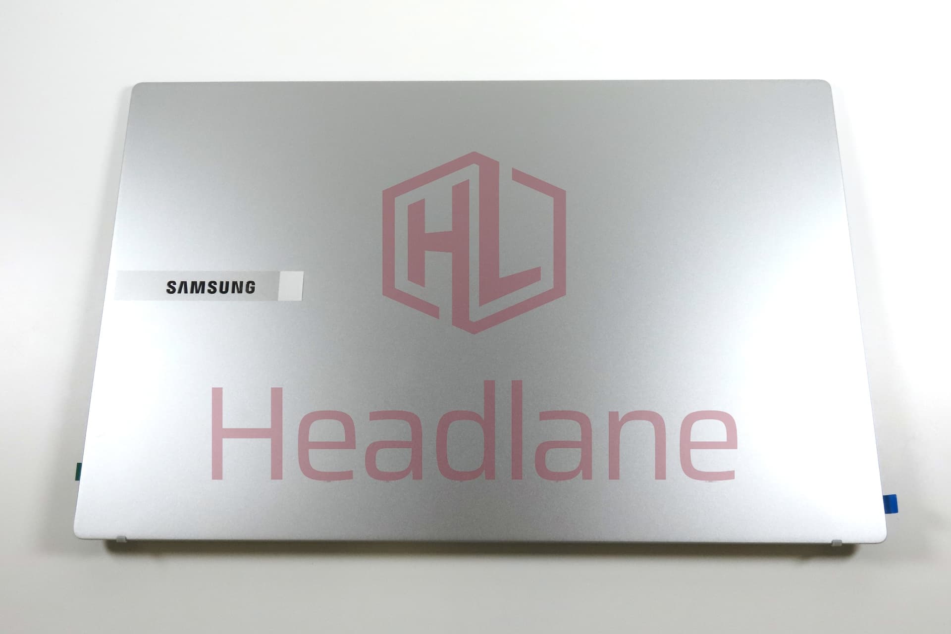 Samsung NP750XEE Galaxy Book2 15.6" LCD Display / Screen - Silver - view 2